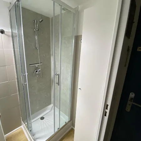 207-front De Parking Prive *