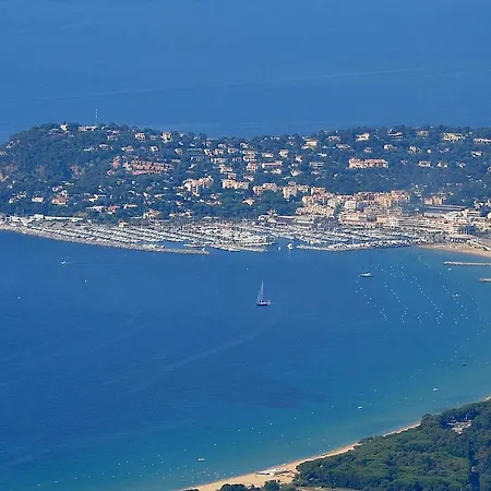 Studio 207-Les pieds dans l’eau à 30m de la plage Apartamento Cavalaire-sur-Mer