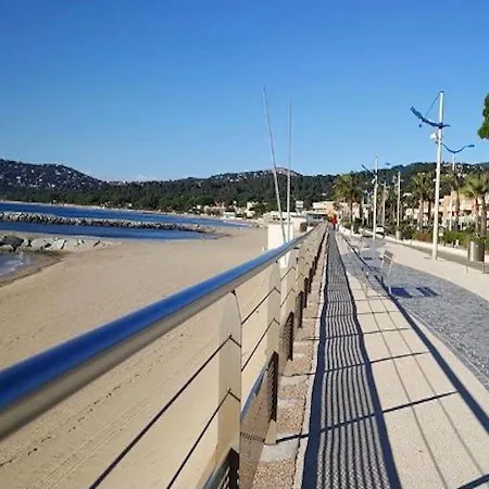Studio 207-Les pieds dans l’eau à 30m de la plage * Cavalaire-sur-Mer
